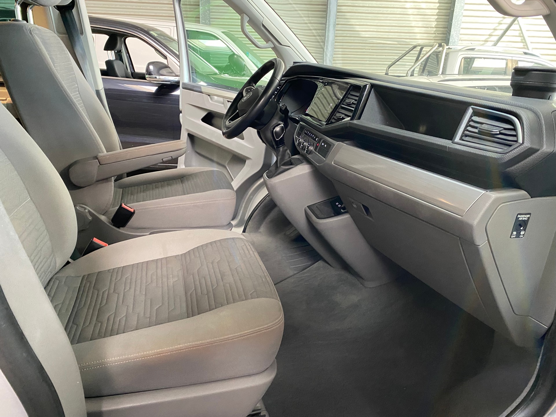 VW T6.1 California 2.0 TDI Ocean Liberty 4Motion DSG-image-8