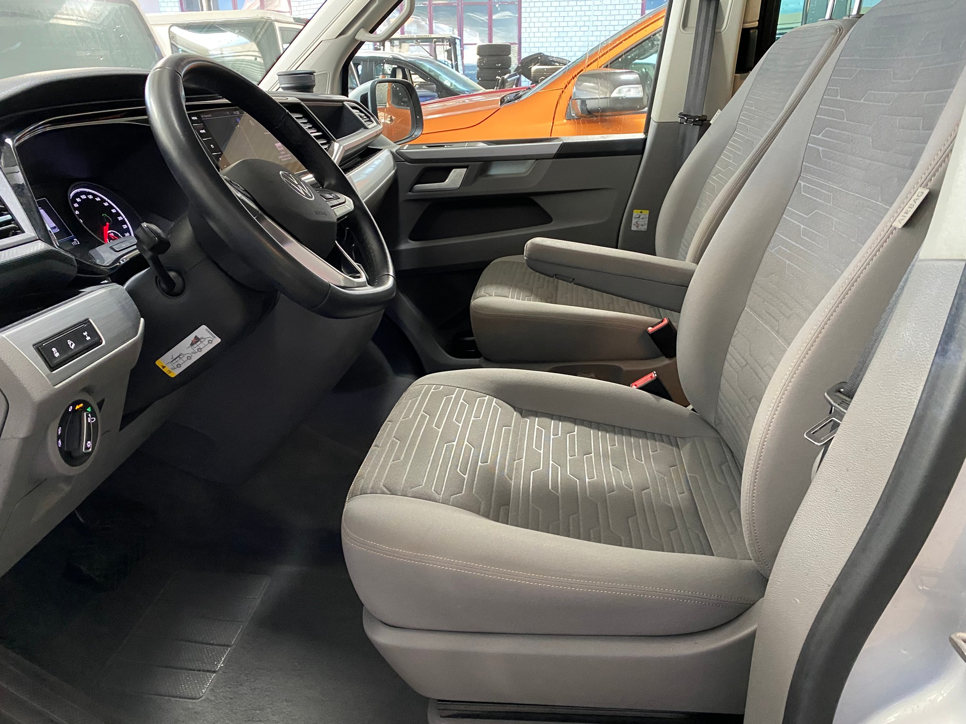 VW T6.1 California 2.0 TDI Ocean Liberty 4Motion DSG-image-2