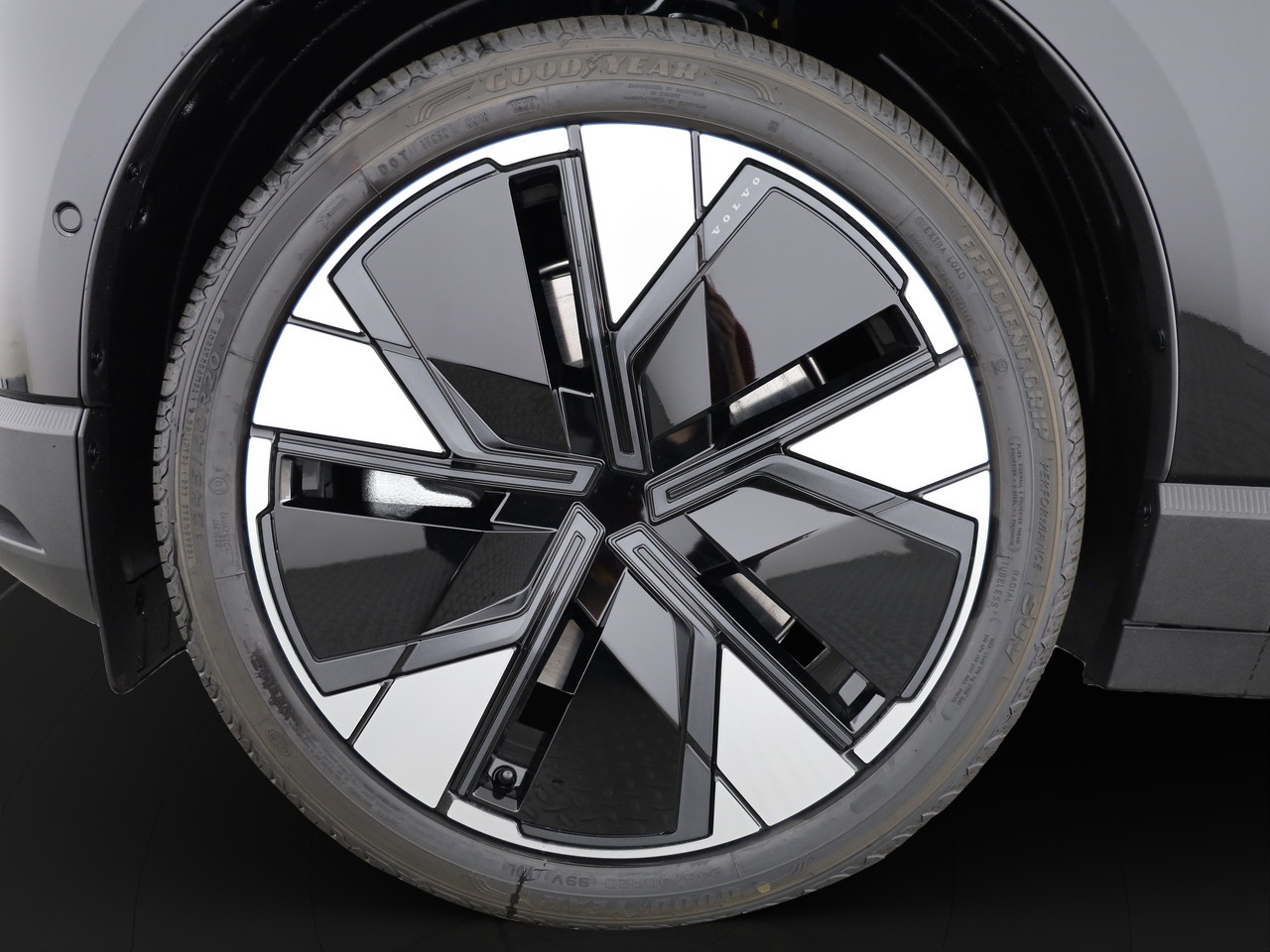 VOLVO EX30 E60 Twin Ultra Performance AWD-image-3