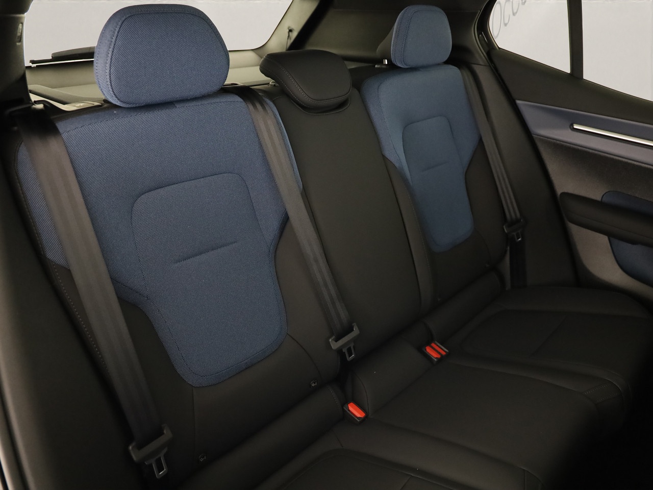 VOLVO EX30 E60 Twin Ultra Performance AWD-image-8
