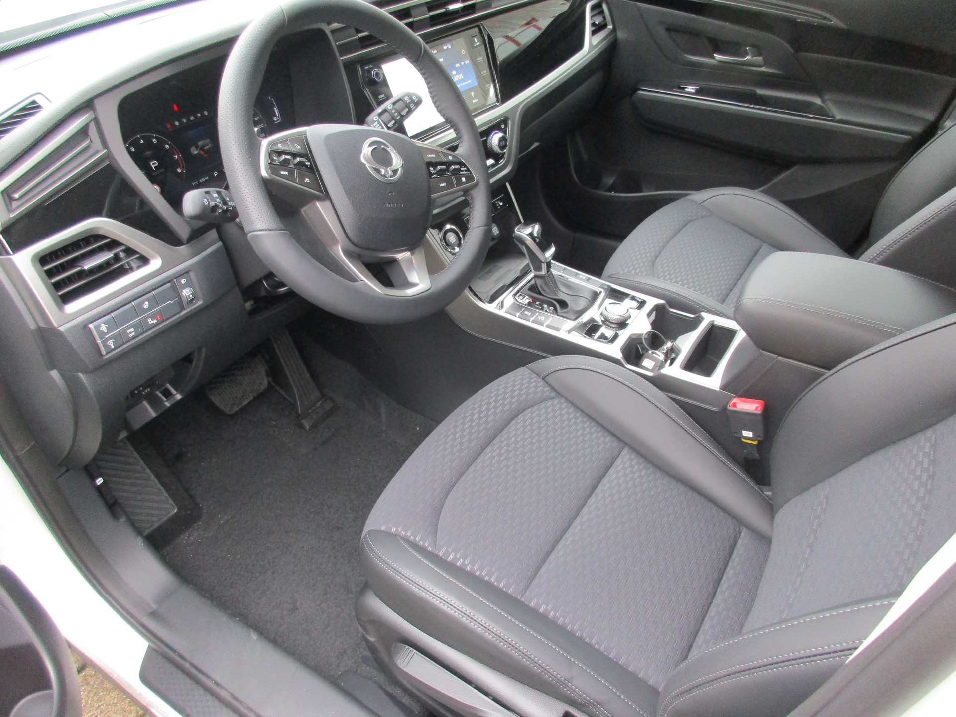 KGM-SsangYong Korando 1.5 T GDI Titanium 4WD Automat-image-6