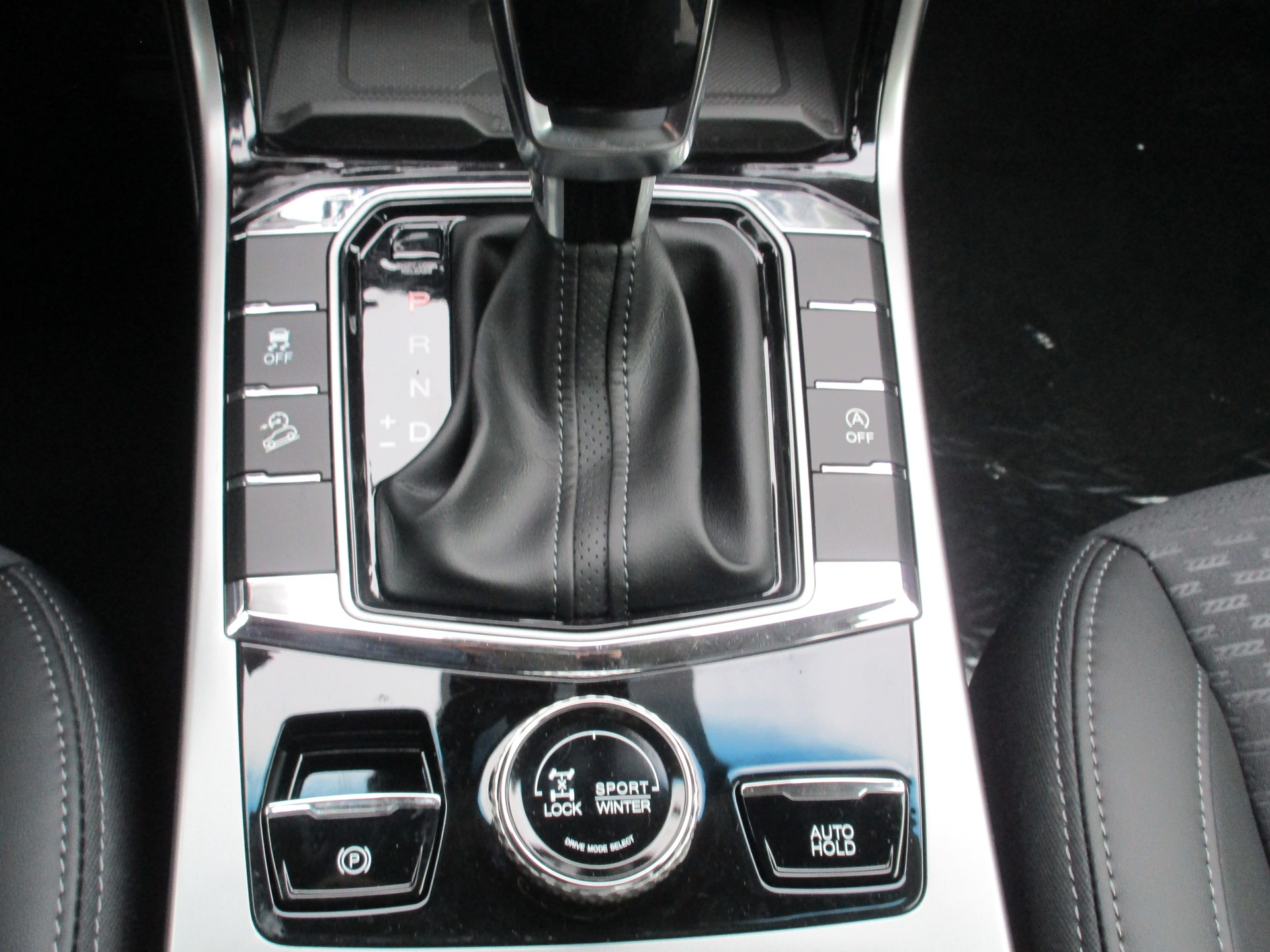 KGM-SsangYong Korando 1.5 T GDI Titanium 4WD Automat-image-8