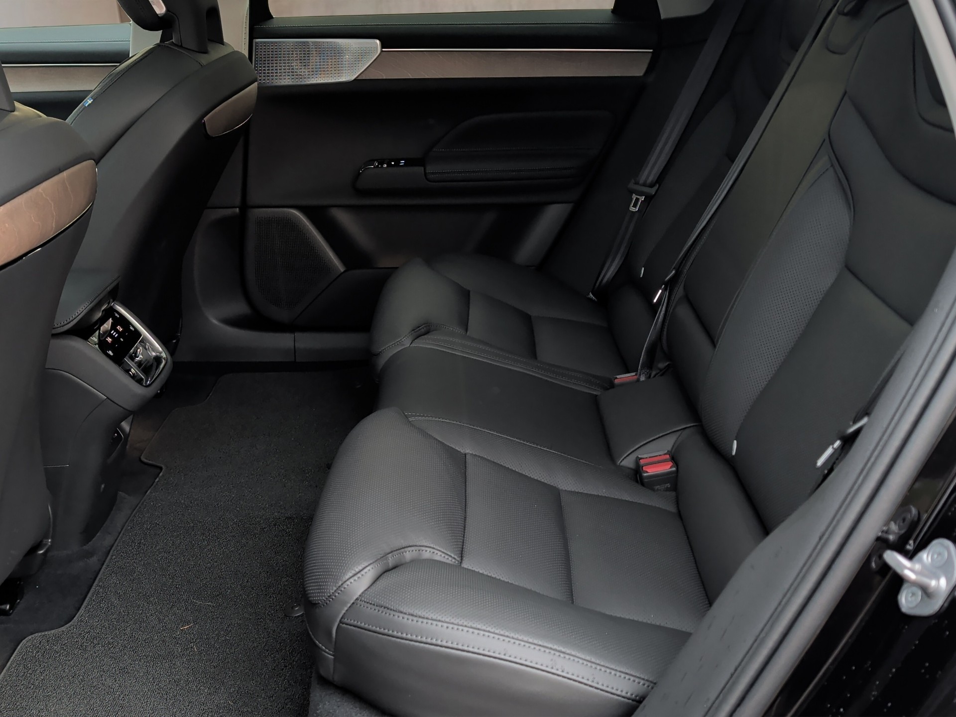 VOLVO ES90 Ultra-image-11