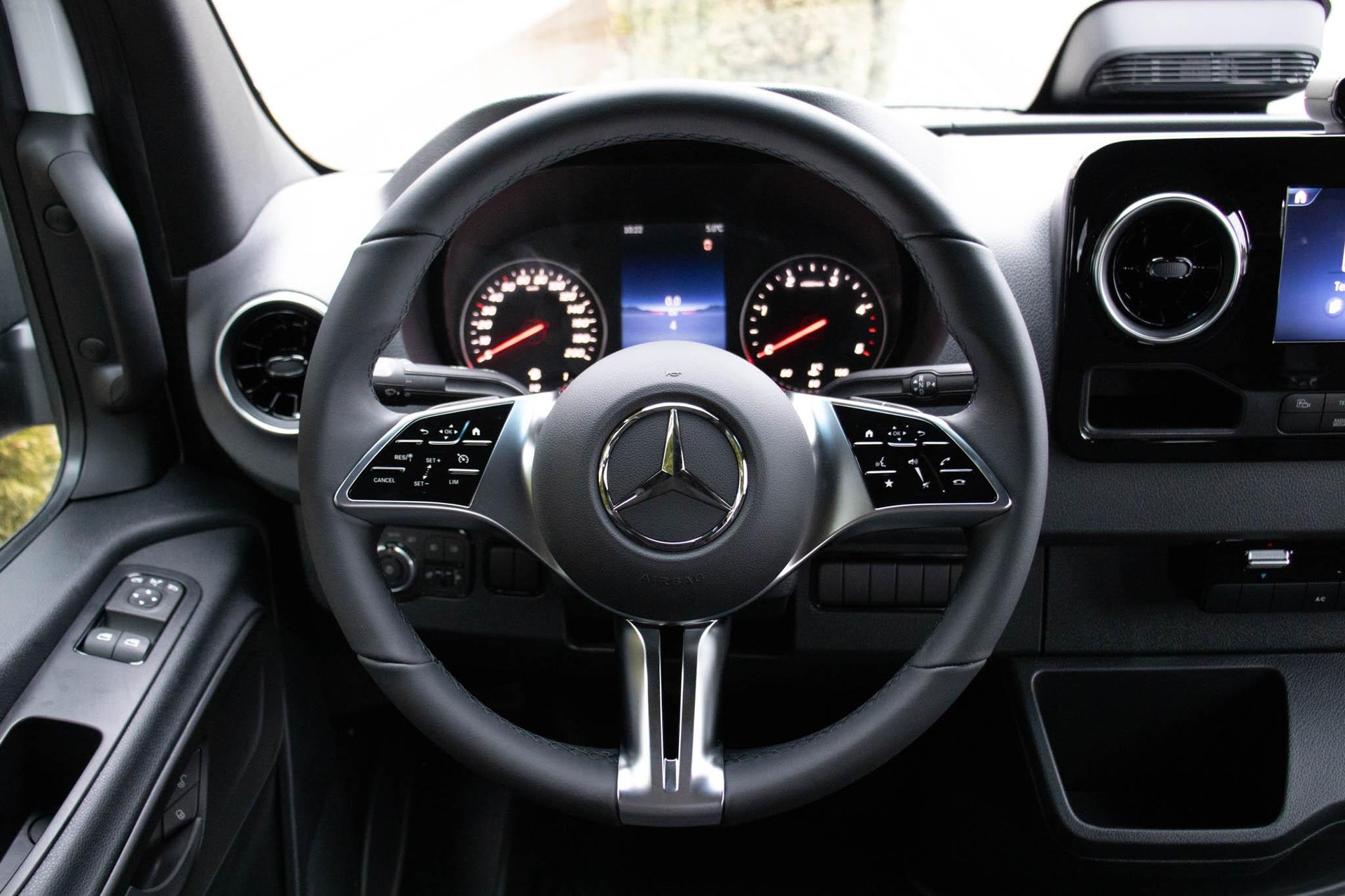 MERCEDES-BENZ Sprinter 319 CDI Pritsche PRO Standard-image-9
