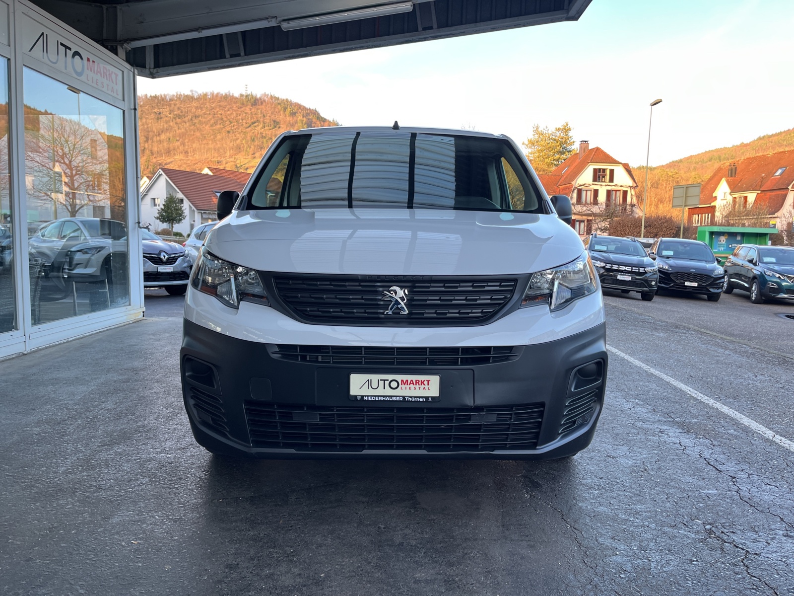 PEUGEOT Partner 1.2 Pure Tech 110 Standard 650kg-image-5