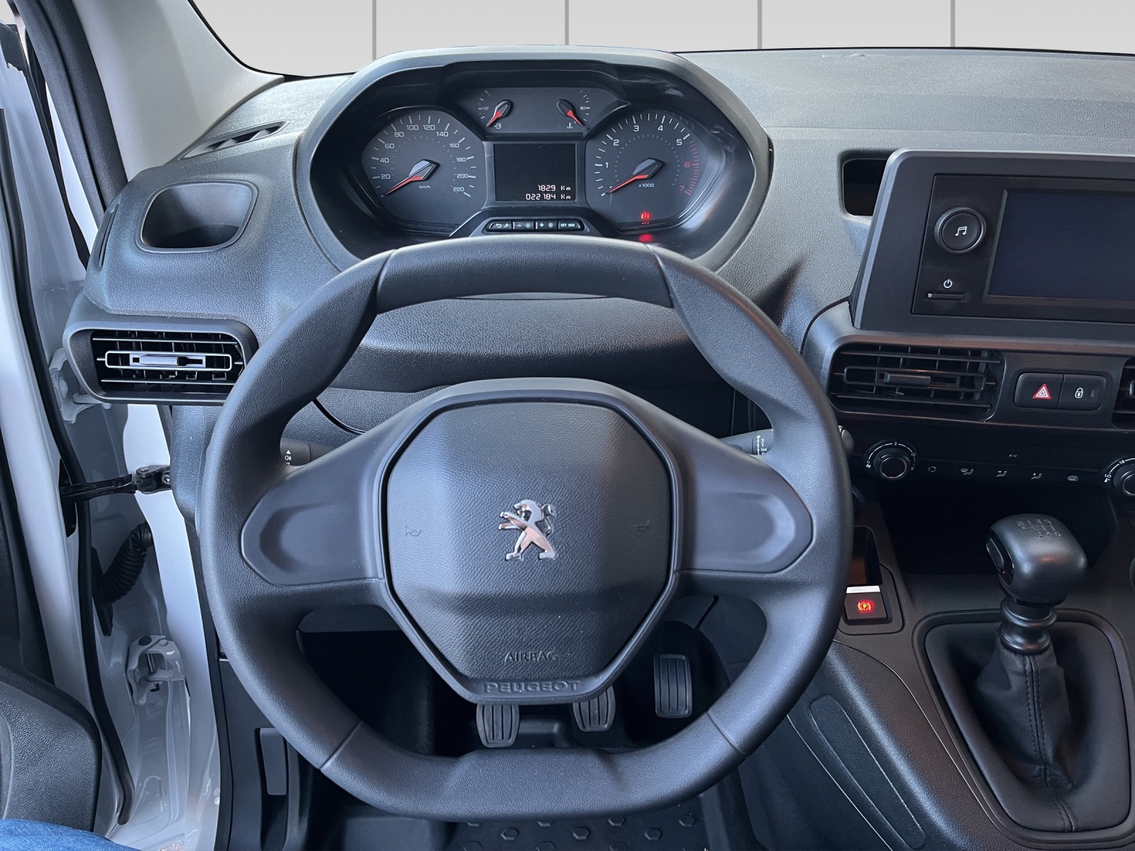 PEUGEOT Partner 1.2 Pure Tech 110 Standard 650kg-image-8