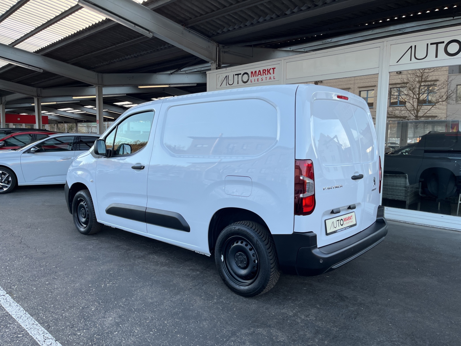 PEUGEOT Partner 1.2 Pure Tech 110 Standard 650kg-showroom-element-2