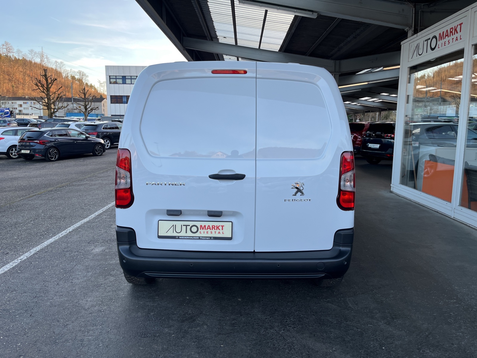 PEUGEOT Partner 1.2 Pure Tech 110 Standard 650kg-showroom-element-3