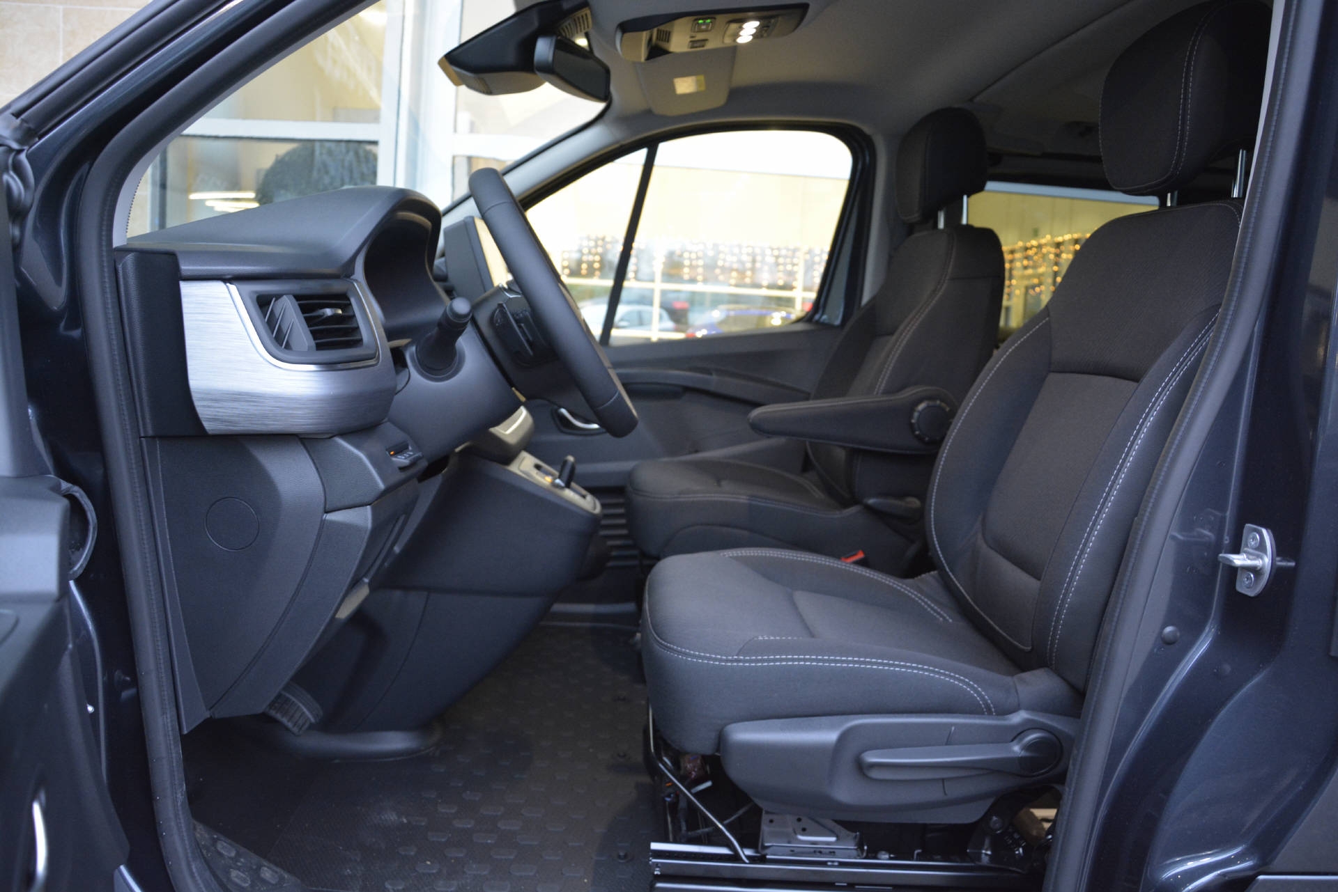 RENAULT Trafic Passenger & Spaceclass SPACECLASS Blue dCi 170 Automat-image-10