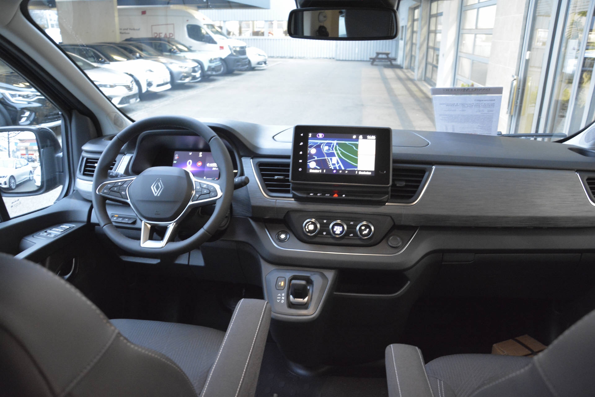 RENAULT Trafic Passenger & Spaceclass SPACECLASS Blue dCi 170 Automat-image-9