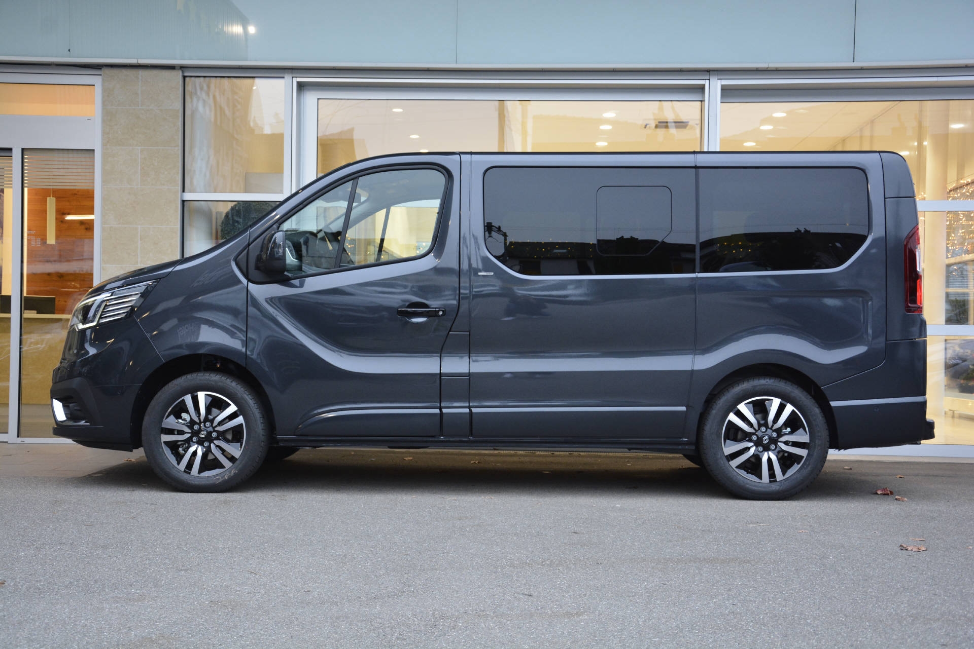RENAULT Trafic Passenger & Spaceclass SPACECLASS Blue dCi 170 Automat-image-2