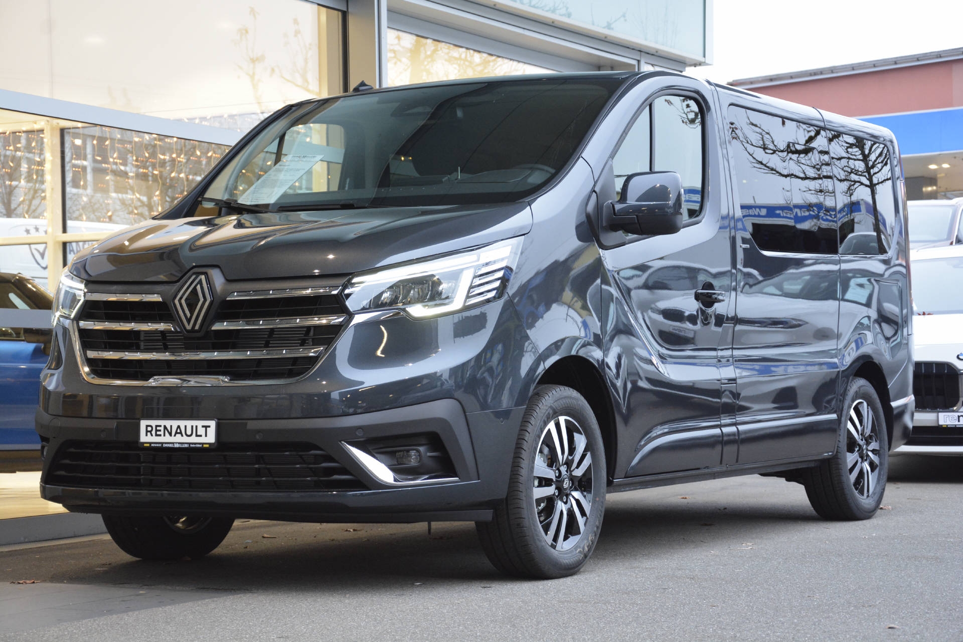 RENAULT Trafic Passenger & Spaceclass SPACECLASS Blue dCi 170 Automat-image-0