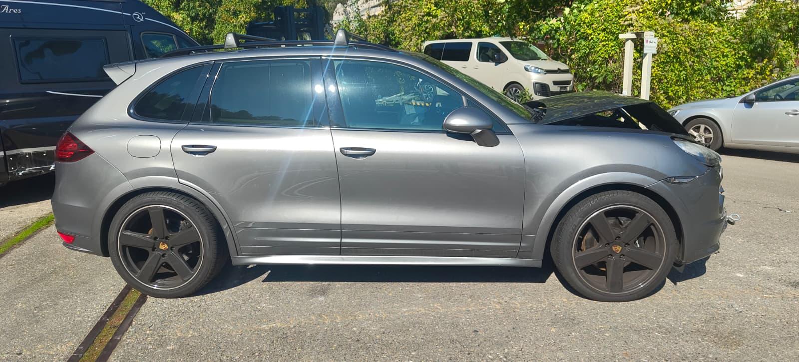 PORSCHE Cayenne GTS-image-2