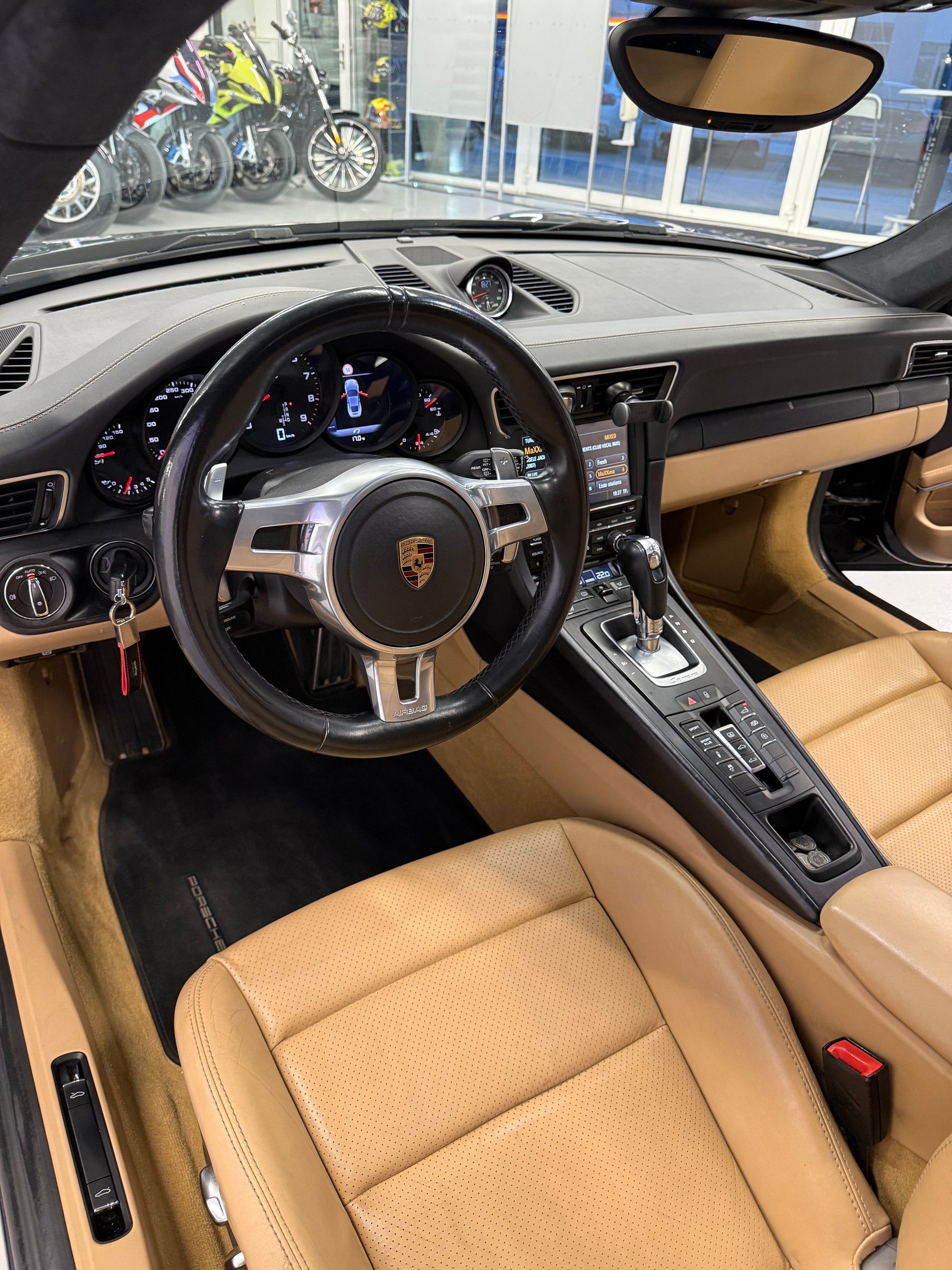 PORSCHE 911 Carrera 4 GTS PDK CH AUTO-image-13