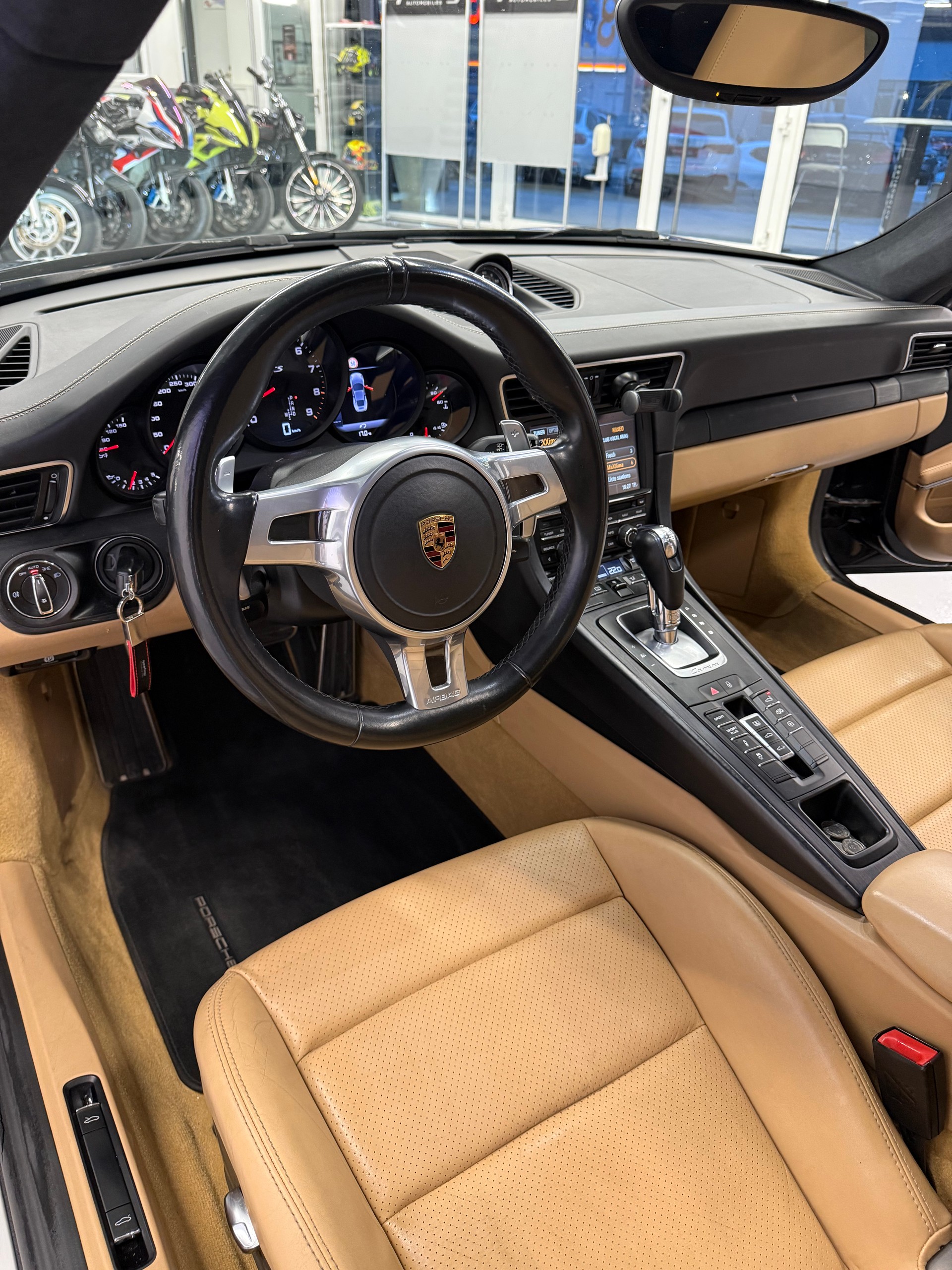 PORSCHE 911 Carrera 4 GTS PDK CH AUTO-image-14
