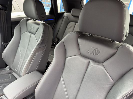 AUDI Q3 40 TFSI S line quattro-image-14