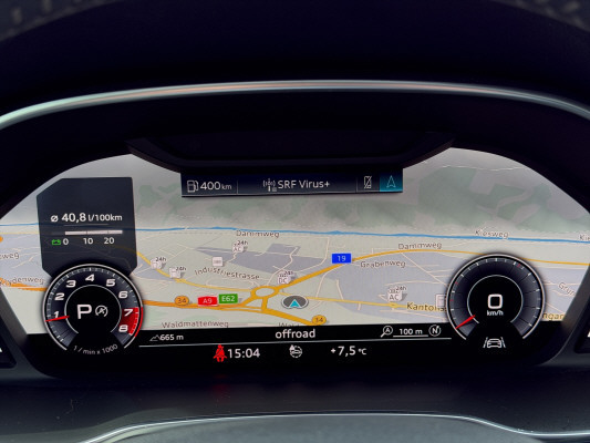 AUDI Q3 40 TFSI S line quattro-image-9