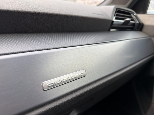 AUDI Q3 40 TFSI S line quattro-image-10