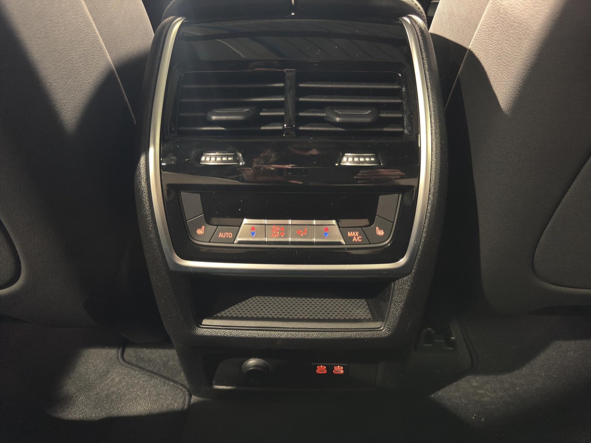 BMW X5 M60i xDrive-image-9