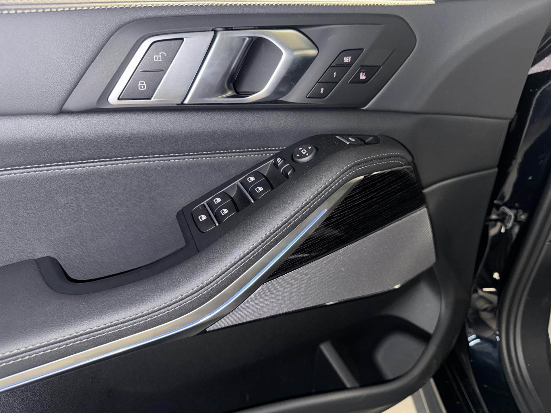 BMW X5 M60i xDrive-image-11