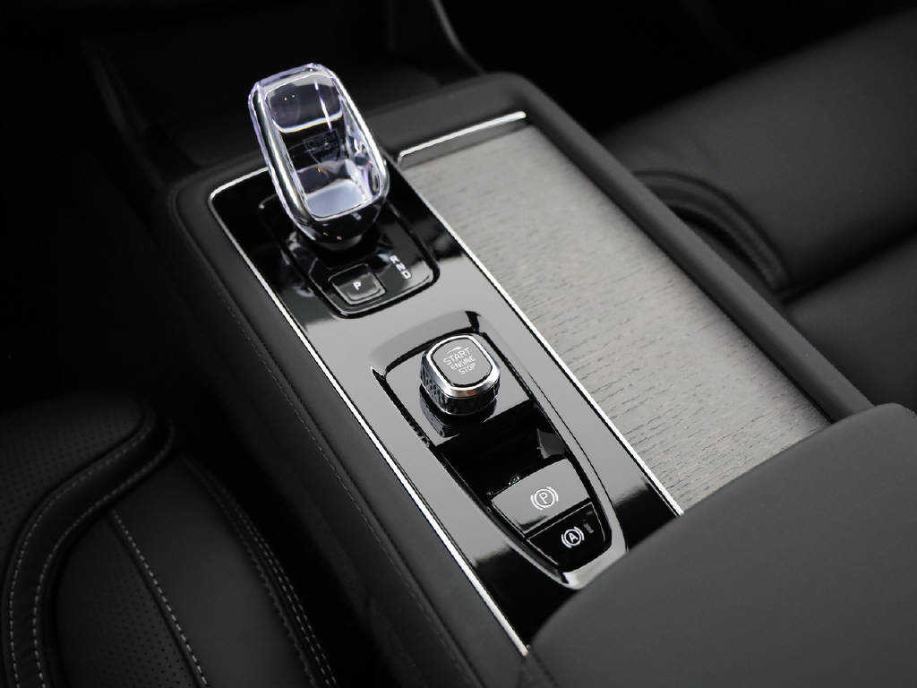VOLVO XC90 2.0 T8 TE XCLUSIVE Ultra Dark eAWD-image-30