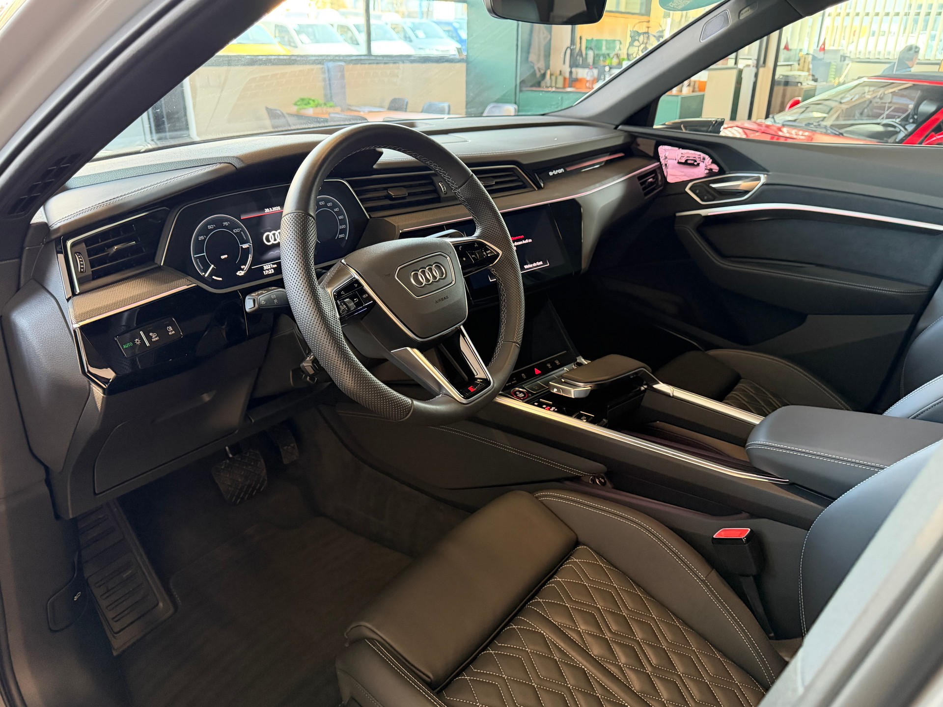 AUDI e-tron S Sportback 503 PS 4X4 quattro * TOP FULL OPTION *-image-17