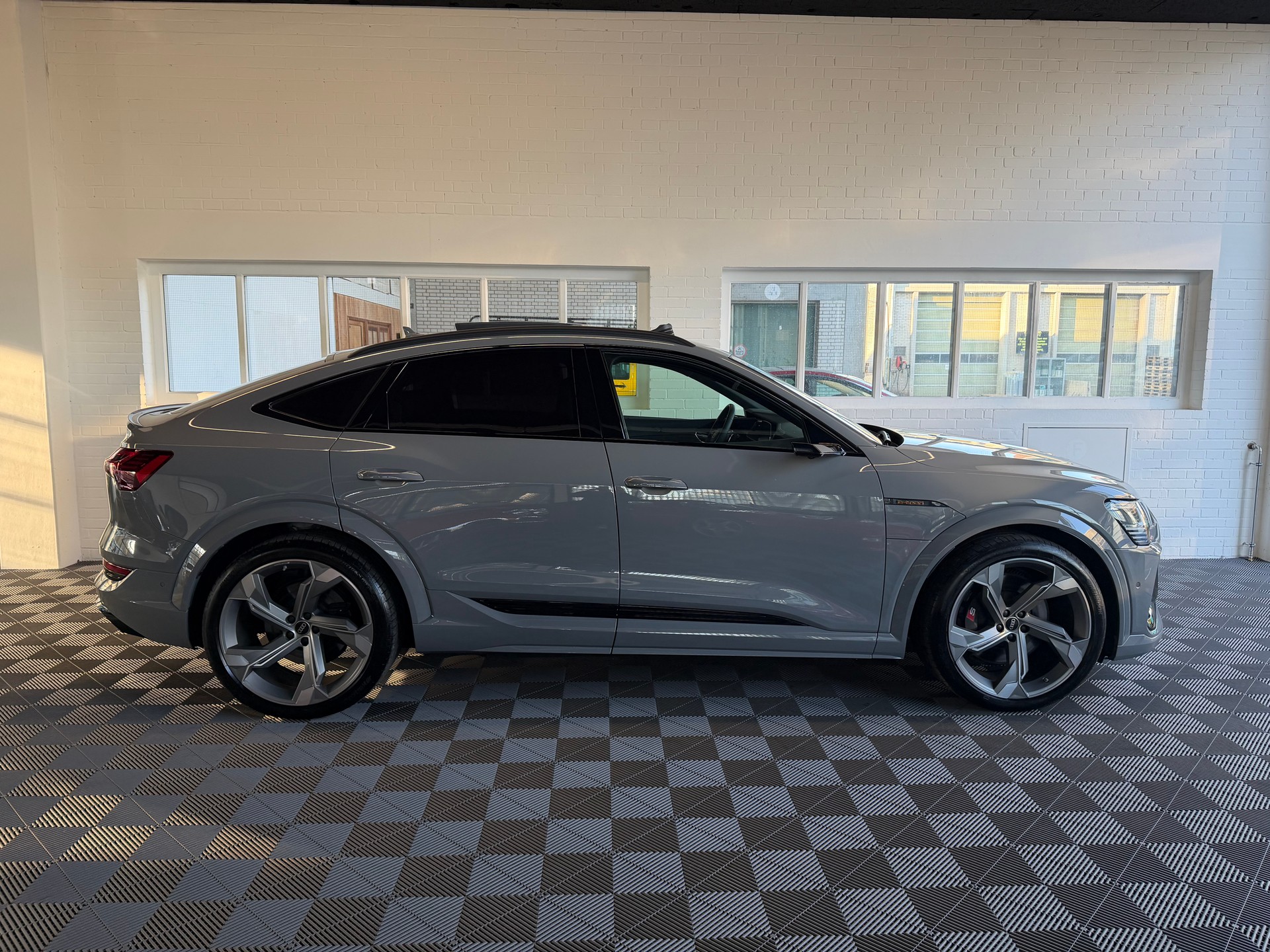AUDI e-tron S Sportback 503 PS 4X4 quattro * TOP FULL OPTION *-image-1