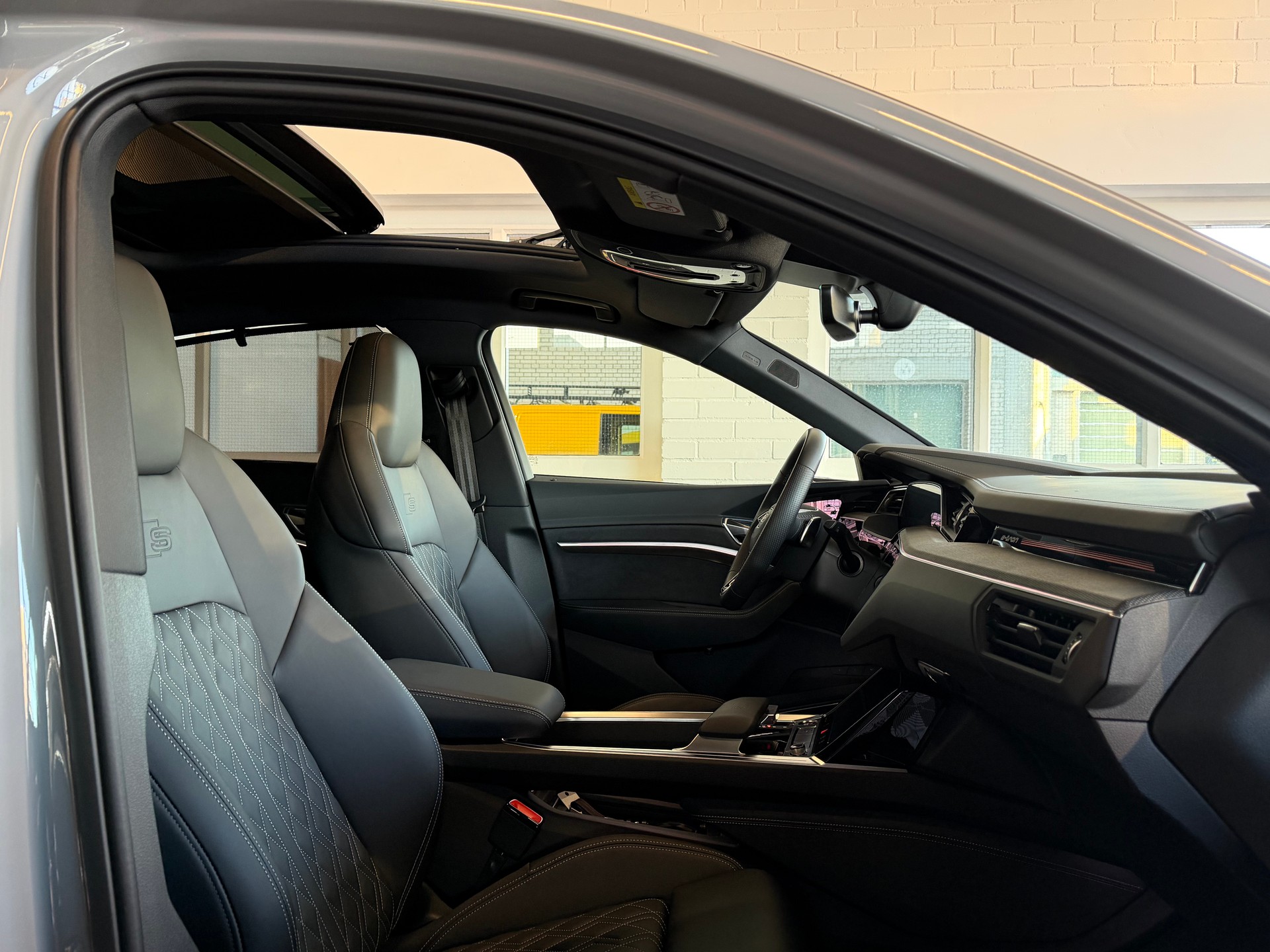 AUDI e-tron S Sportback 503 PS 4X4 quattro * TOP FULL OPTION *-image-8