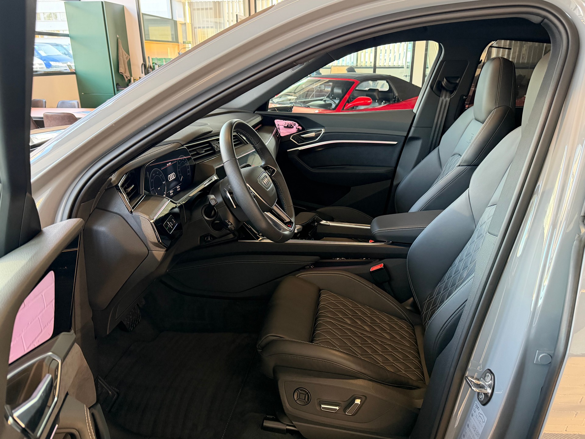 AUDI e-tron S Sportback 503 PS 4X4 quattro * TOP FULL OPTION *-image-15