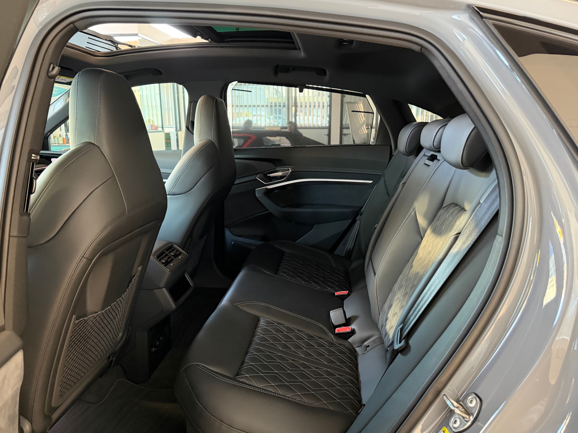 AUDI e-tron S Sportback 503 PS 4X4 quattro * TOP FULL OPTION *-image-14