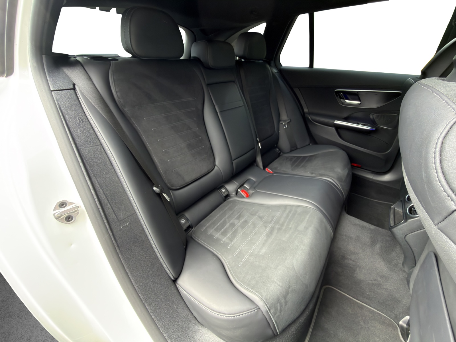 MERCEDES-BENZ C 220 d T 4M AMG Line-image-15
