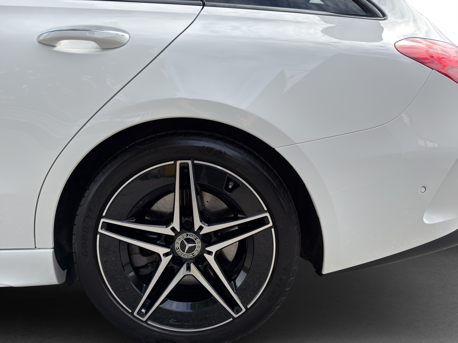 MERCEDES-BENZ C 220 d T 4M AMG Line-image-22