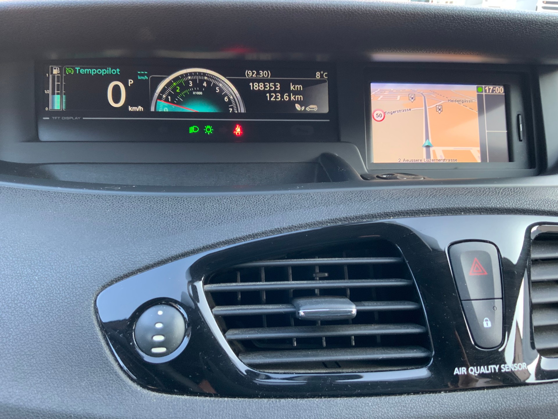 RENAULT Grand Scénic 2.0 16V Dynamique X-Tronic CVT-image-10