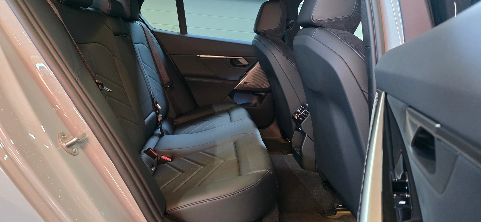 BMW 520i 48V M Sport Steptronic *Ambientebeleuchtung* Carplay/AndroidAuto*Anfahrunterstützung*ACC*Rückfahrkamera*-image-28