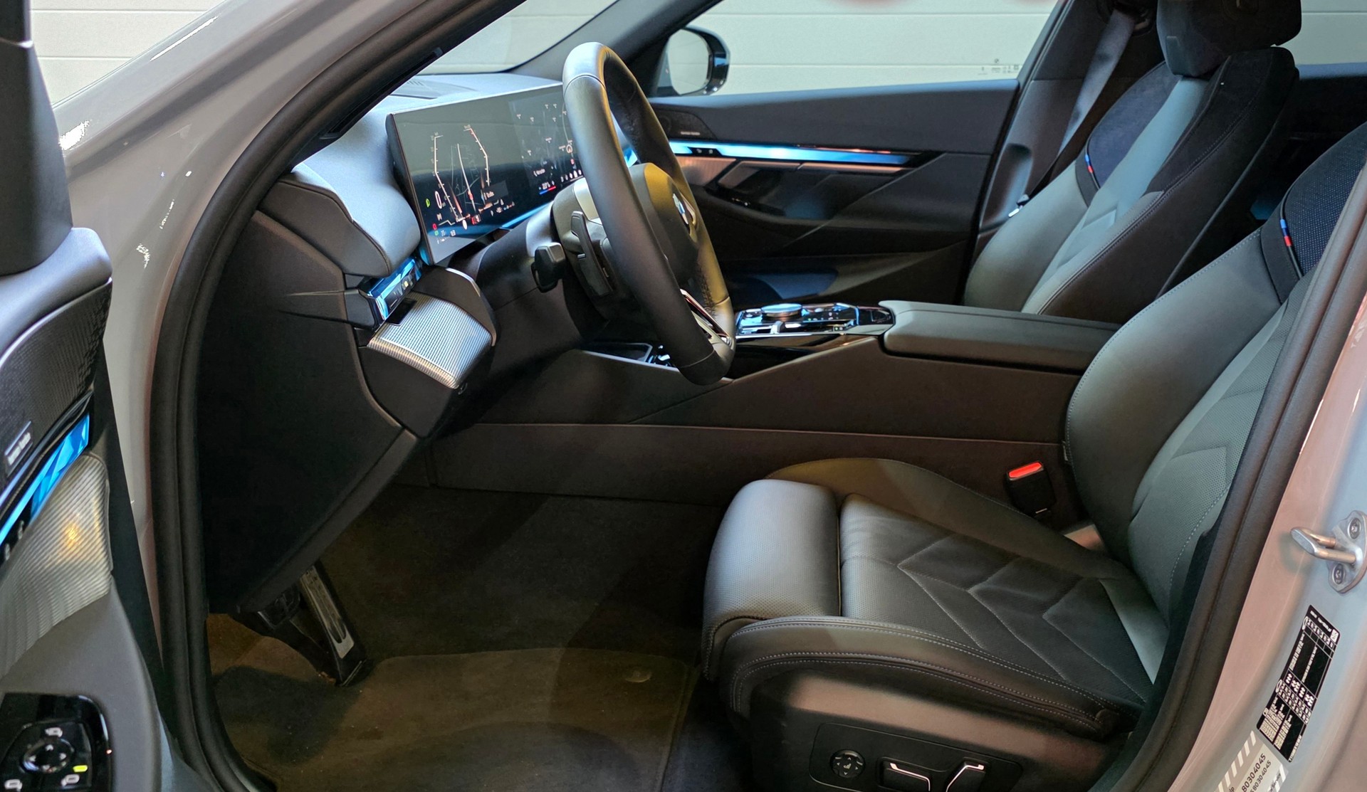 BMW 520i 48V M Sport Steptronic *Ambientebeleuchtung* Carplay/AndroidAuto*Anfahrunterstützung*ACC*Rückfahrkamera*-image-8