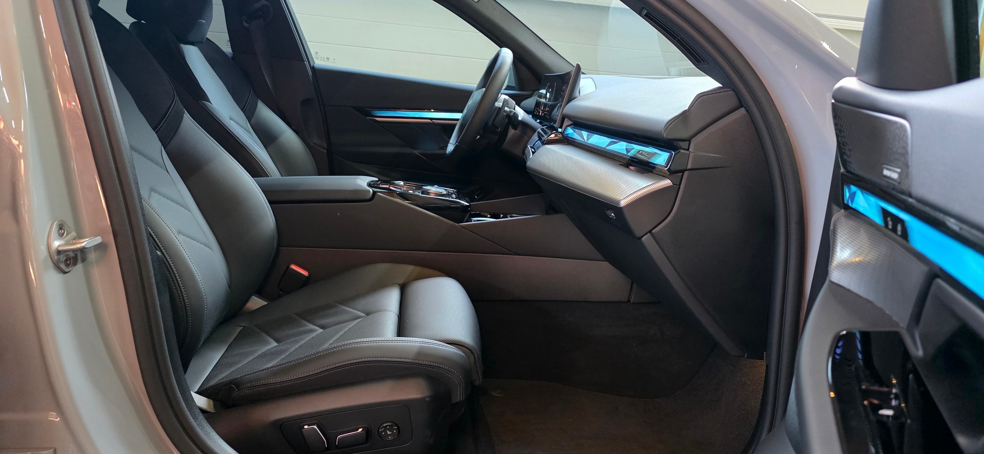 BMW 520i 48V M Sport Steptronic *Ambientebeleuchtung* Carplay/AndroidAuto*Anfahrunterstützung*ACC*Rückfahrkamera*-image-26