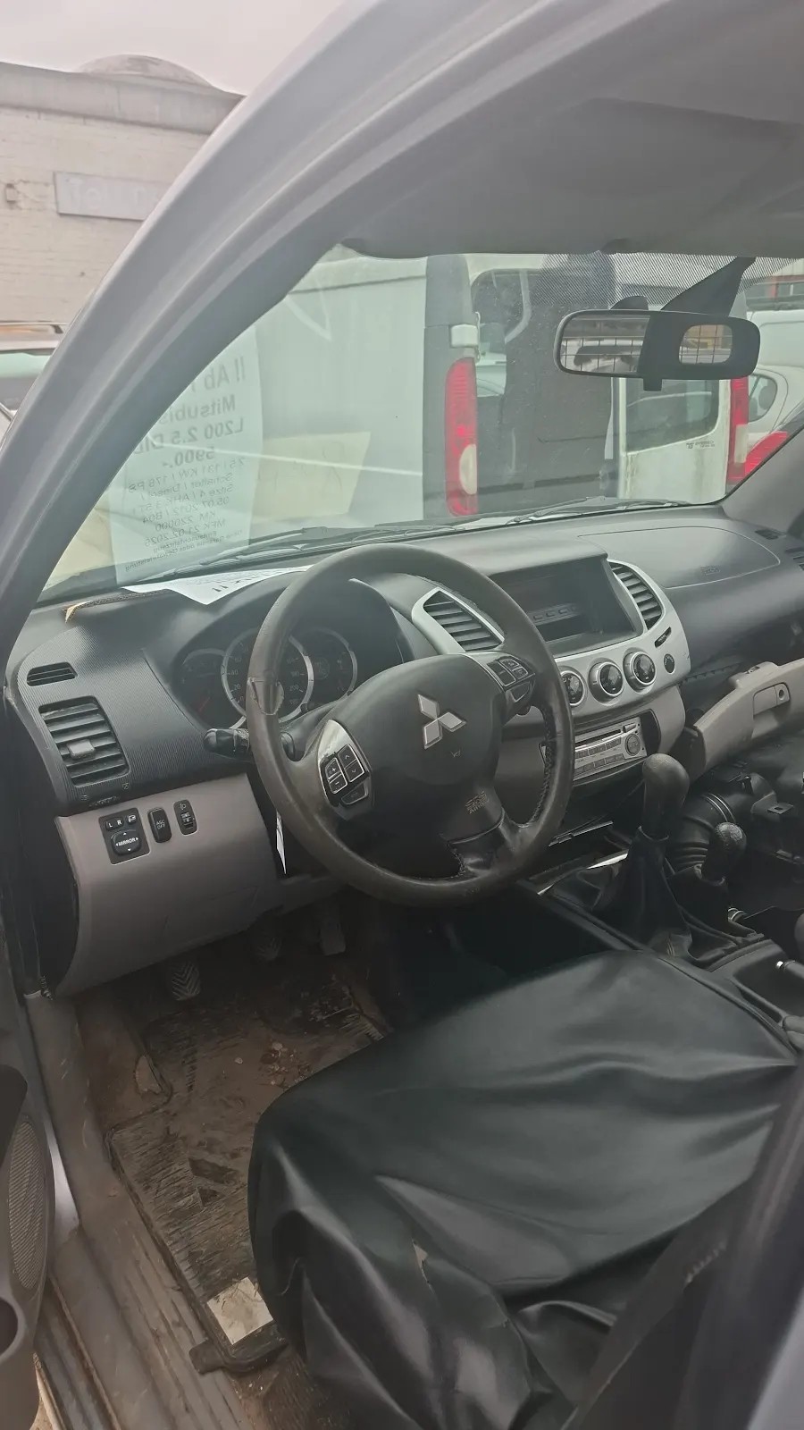 MITSUBISHI L 200 2.5 DID HP Intense Club Cab-image-4