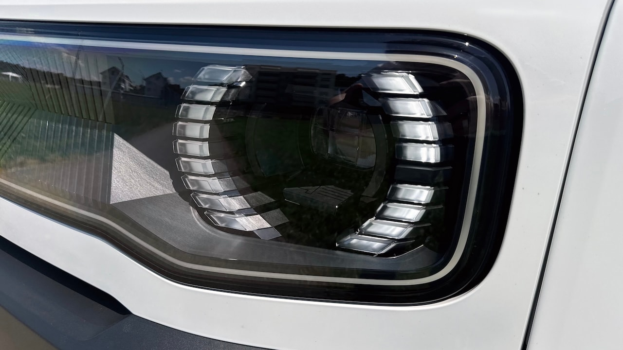 RENAULT R4 E-Tech Comfort Range 52 kWh Techno-image-10