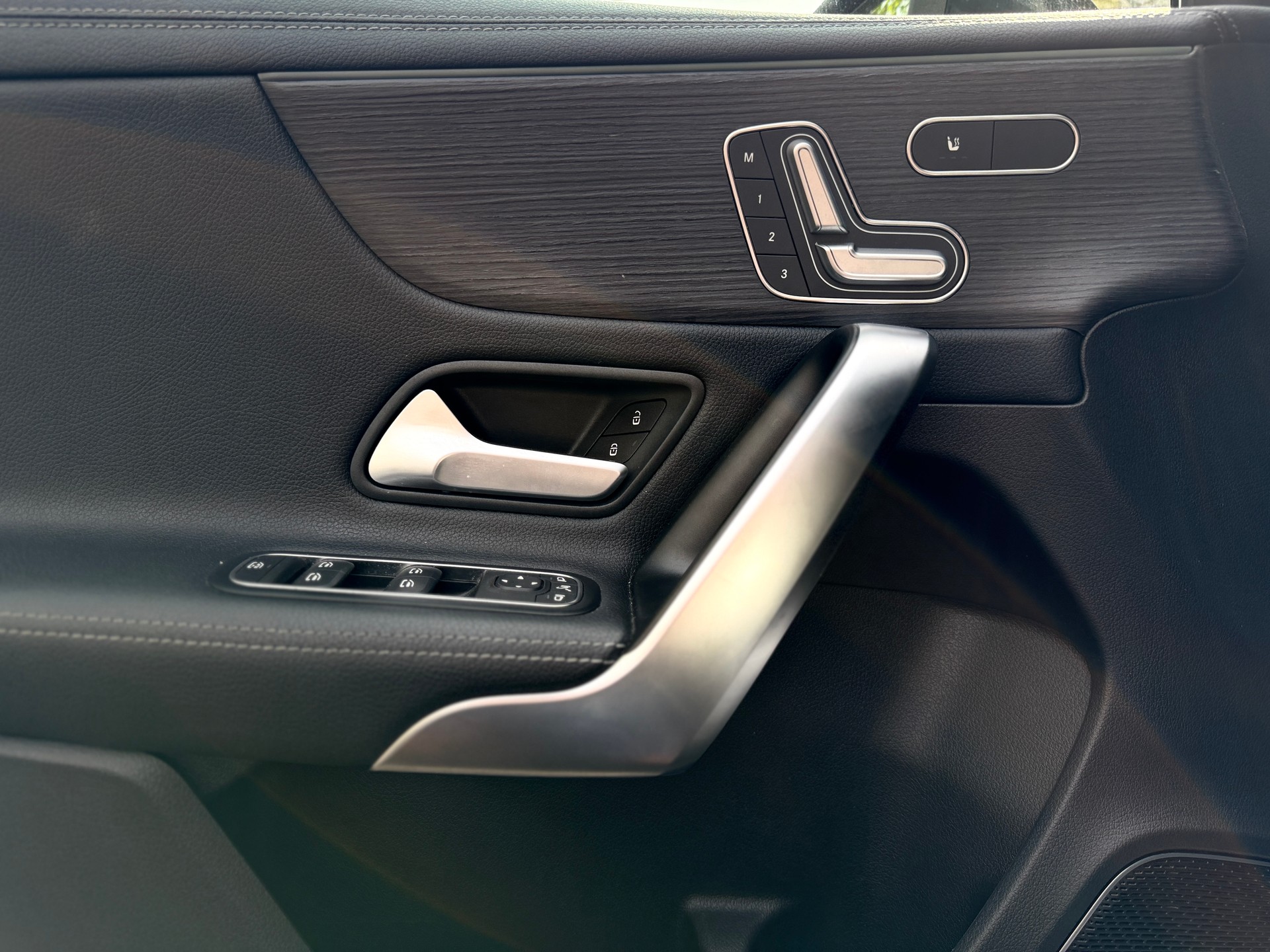 MERCEDES-BENZ A 250 4Matic AMG Line 4Matic 7G-DCT-image-8