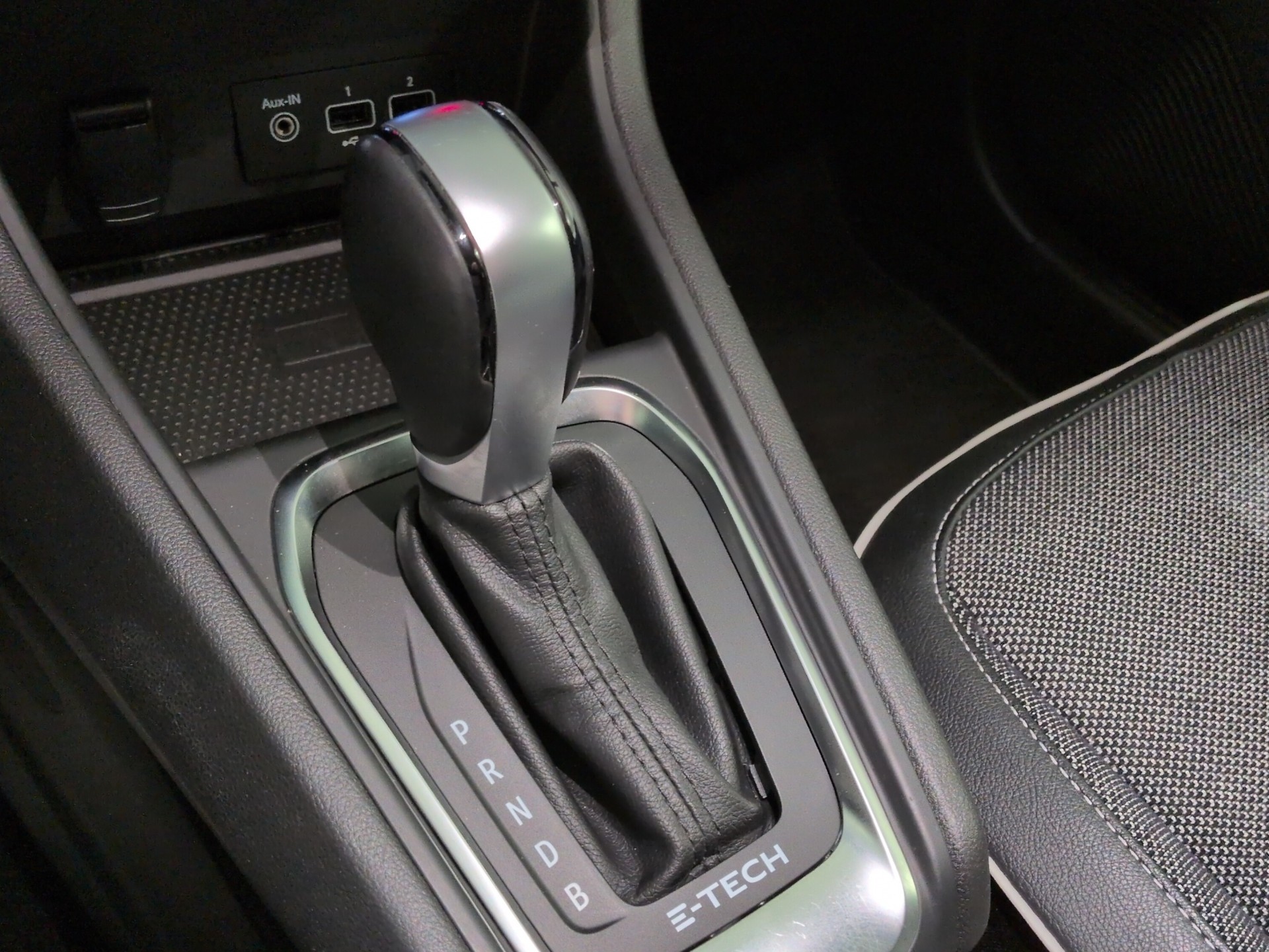 RENAULT Captur 1.6 E-Tech 145 Intens DHT-image-11
