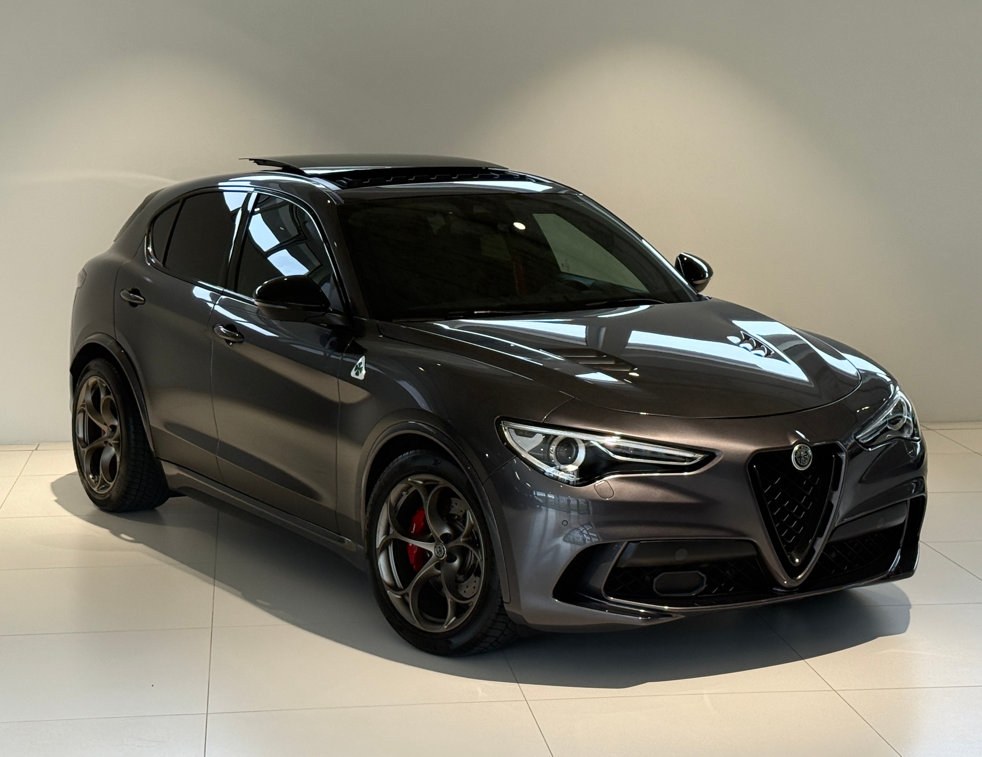 ALFA ROMEO Stelvio 2.9 V6 Quadrifoglio Sky Q4*CH-Fz. Servicekostenlos 10J. / 100'000 Km.*Tieferlegung*Distanzscheiben*Vollaussttatung*