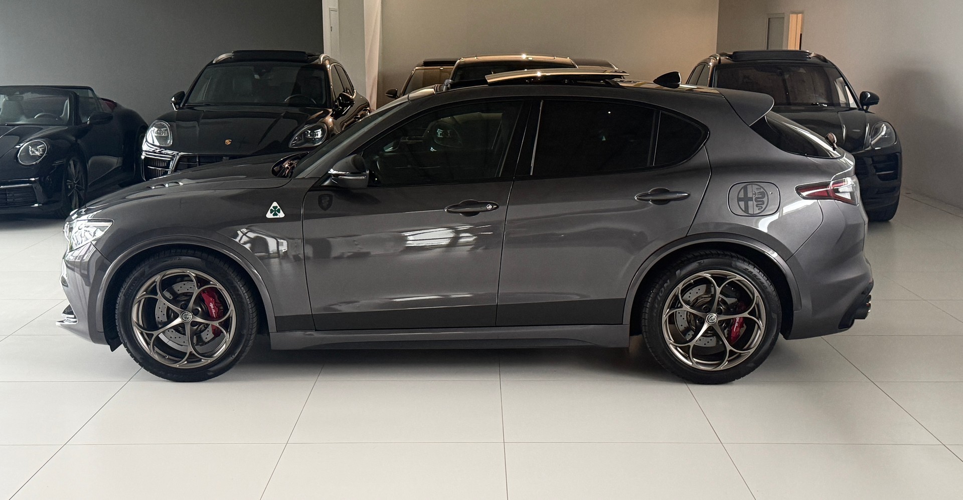 ALFA ROMEO Stelvio 2.9 V6 Quadrifoglio Sky Q4*CH-Fz. Servicekostenlos 10J. / 100'000 Km.*Tieferlegung*Distanzscheiben*Vollausstattung*-image-9