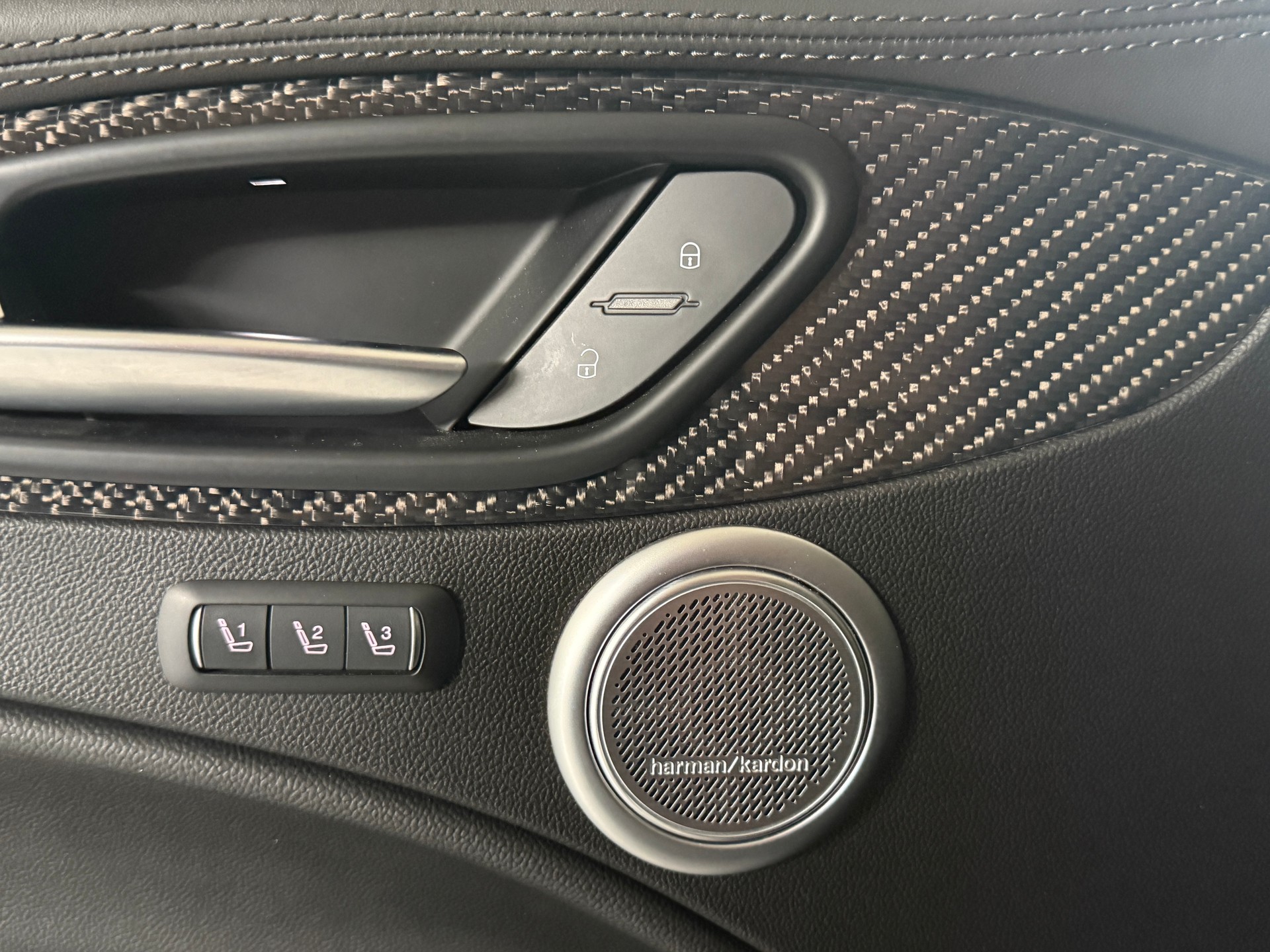 ALFA ROMEO Stelvio 2.9 V6 Quadrifoglio Sky Q4*CH-Fz. Servicekostenlos 10J. / 100'000 Km.*Tieferlegung*Distanzscheiben*Vollausstattung*-image-12