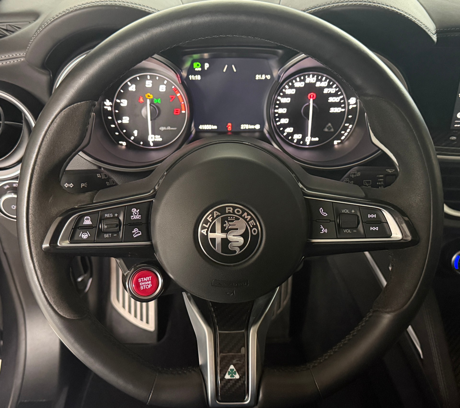 ALFA ROMEO Stelvio 2.9 V6 Quadrifoglio Sky Q4*CH-Fz. Servicekostenlos 10J. / 100'000 Km.*Tieferlegung*Distanzscheiben*Vollausstattung*-image-17
