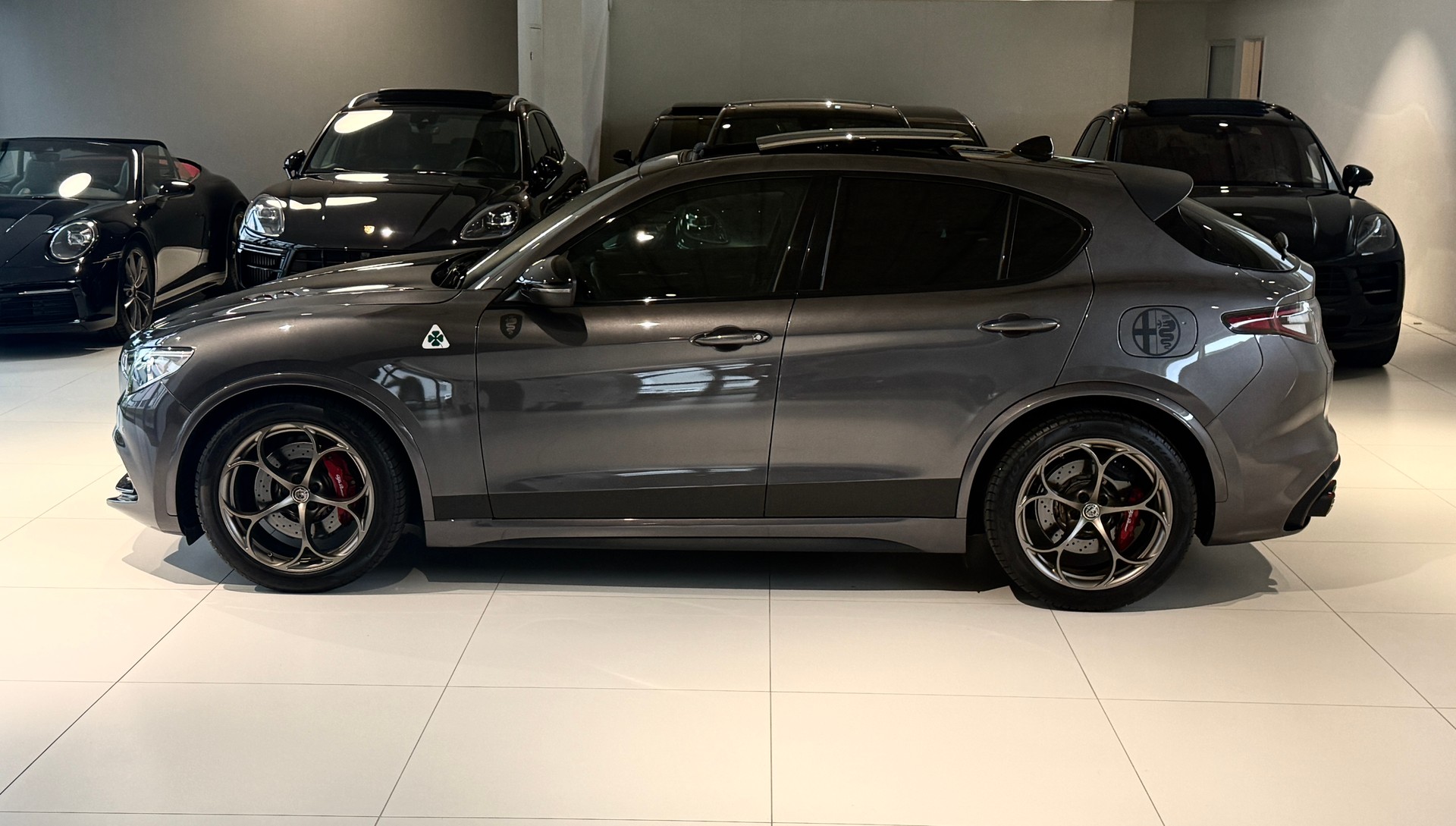 ALFA ROMEO Stelvio 2.9 V6 Quadrifoglio Sky Q4*CH-Fz. Servicekostenlos 10J. / 100'000 Km.*Tieferlegung*Distanzscheiben*Vollausstattung*-image-8