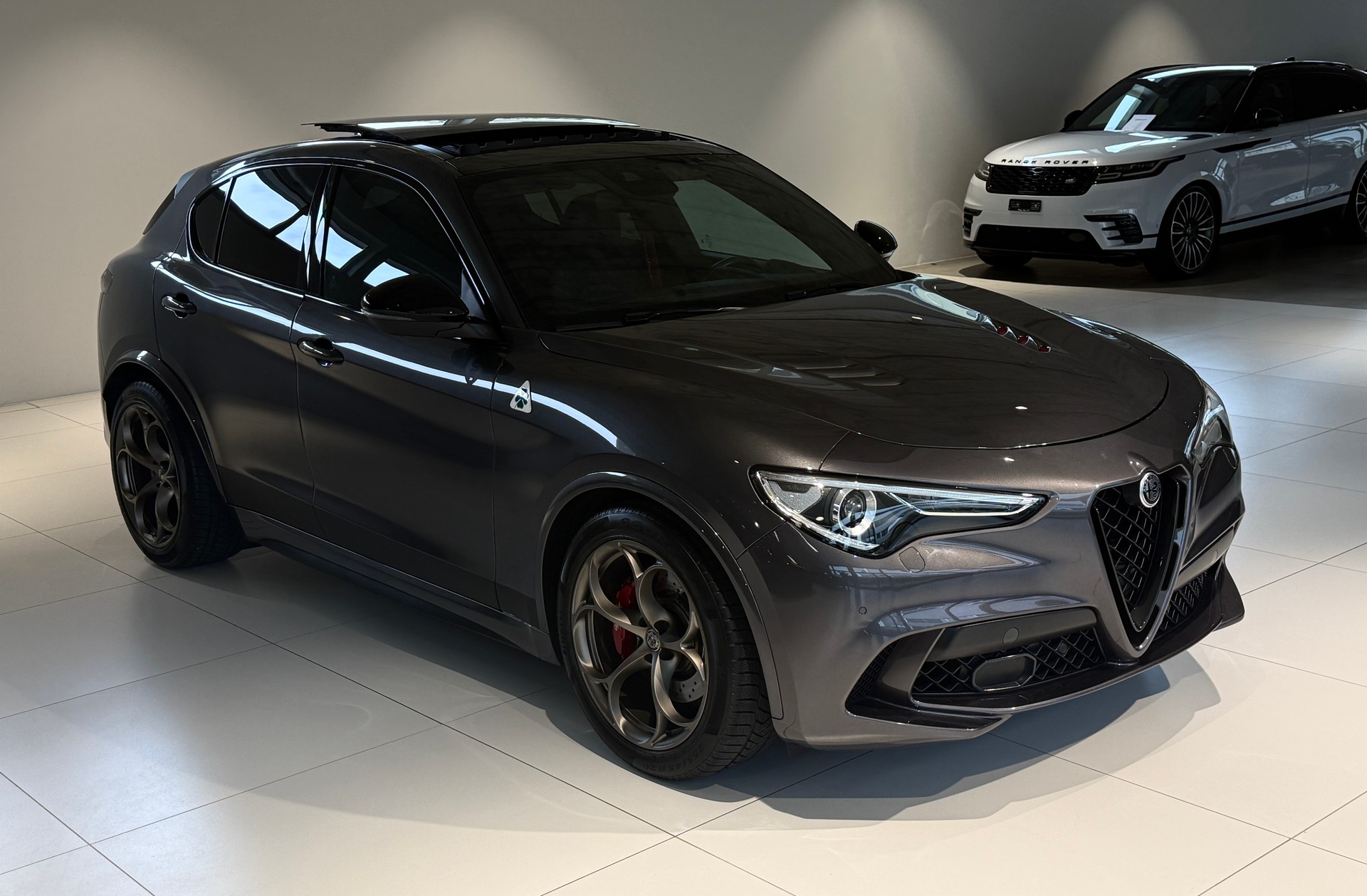 ALFA ROMEO Stelvio 2.9 V6 Quadrifoglio Sky Q4*CH-Fz. Servicekostenlos 10J. / 100'000 Km.*Tieferlegung*Distanzscheiben*Vollausstattung*-image-36
