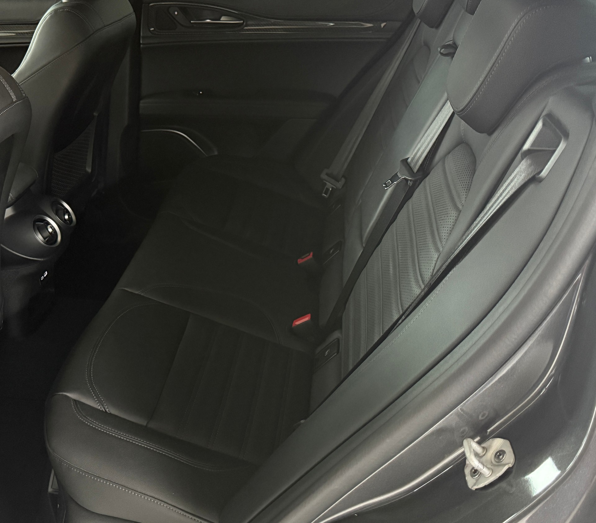 ALFA ROMEO Stelvio 2.9 V6 Quadrifoglio Sky Q4*CH-Fz. Servicekostenlos 10J. / 100'000 Km.*Tieferlegung*Distanzscheiben*Vollausstattung*-image-29