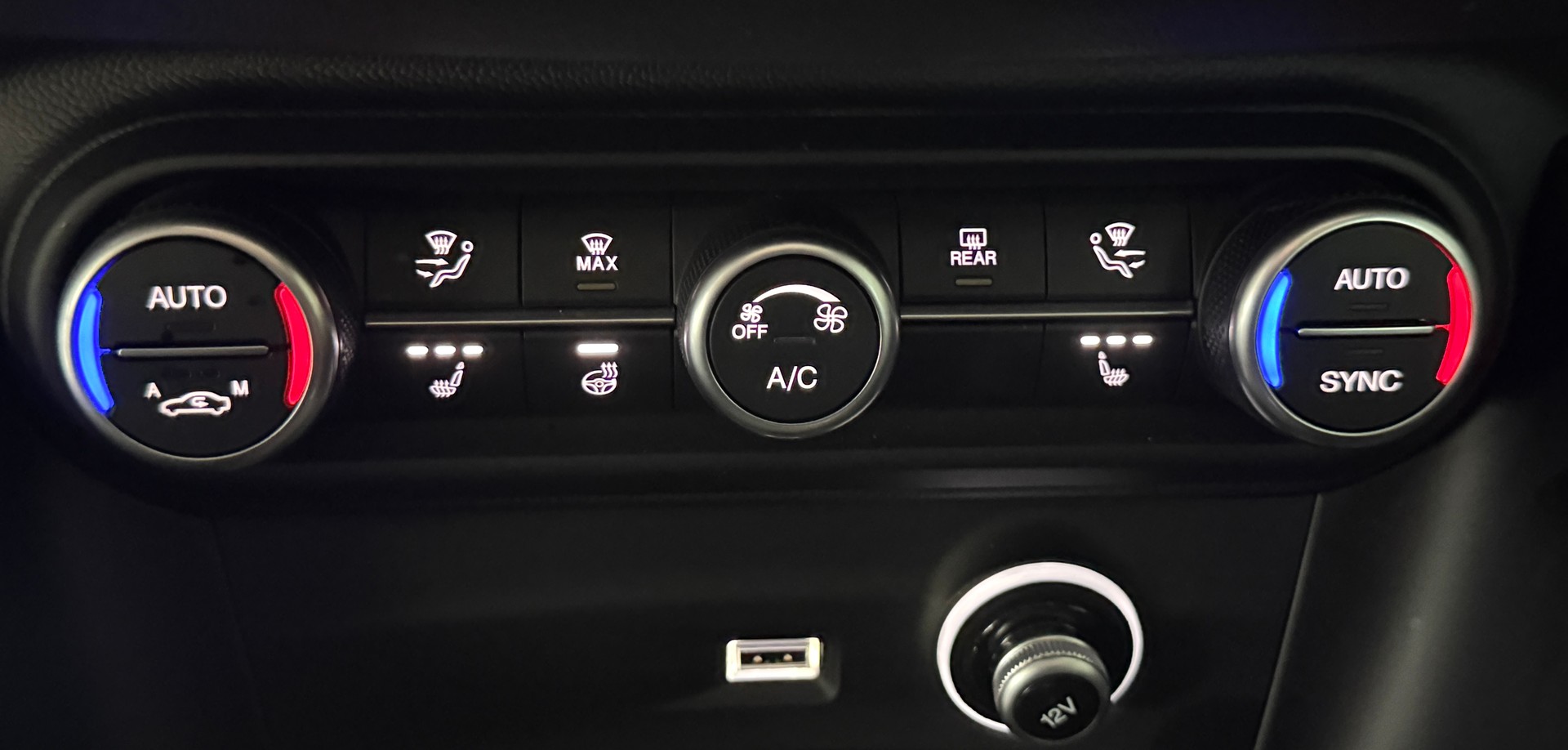 ALFA ROMEO Stelvio 2.9 V6 Quadrifoglio Sky Q4*CH-Fz. Servicekostenlos 10J. / 100'000 Km.*Tieferlegung*Distanzscheiben*Vollausstattung*-image-28