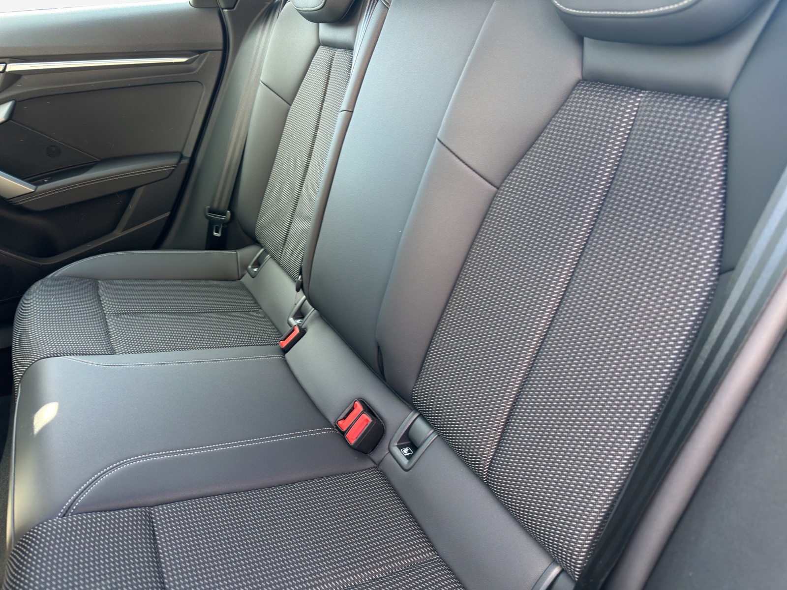 AUDI A3 Sportback 35 TFSI S line S-tronic-image-11