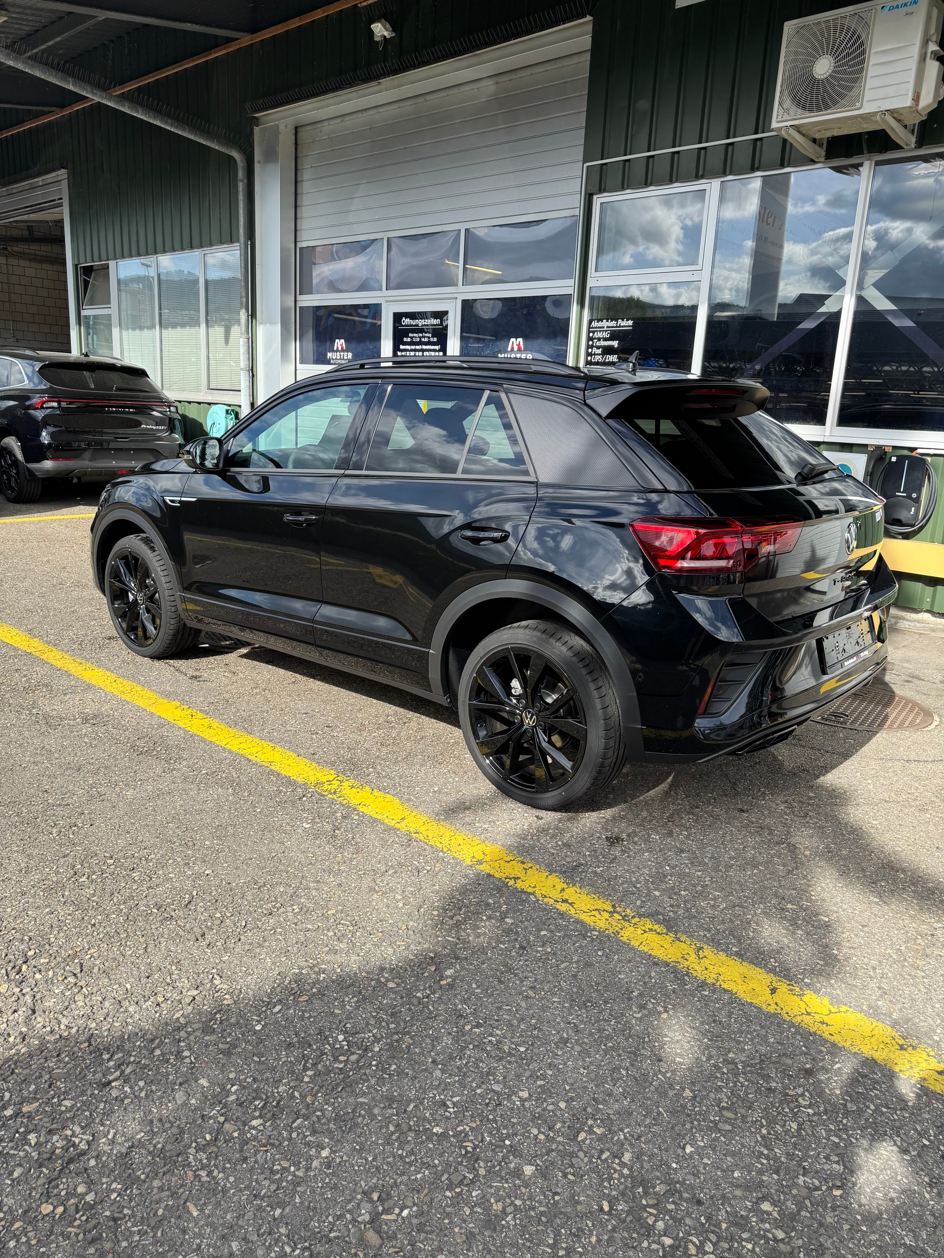 VW T-Roc 1.5 TSI EVO R-Line DSG Black Pack Anhängerkupplung 19 Zoll Alu Glasschiebedach mit 40 % Rabatt !-showroom-element-1